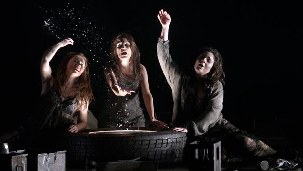 Isabella Gaudí, María Miró y Claudia Huckle, en «El oro del Rin»